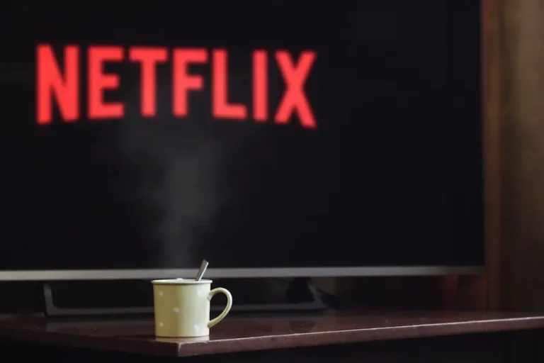 Netflix Says “Retrieving Titles” on Samsung Smart TV? Here’s The Solution!